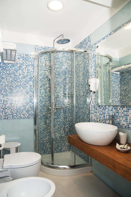 Falli Exclusive Rooms And Breakfast -Con Parcheggio Privato E Gratuito- 포르토 세자레오 객실 사진