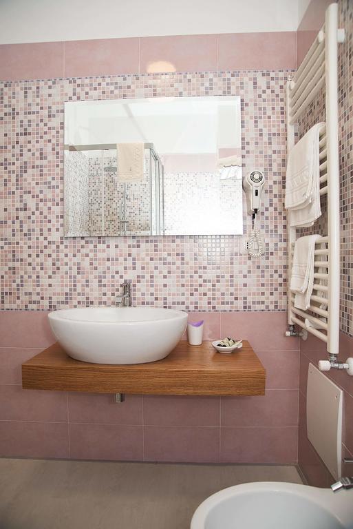 Falli Exclusive Rooms And Breakfast -Con Parcheggio Privato E Gratuito- 포르토 세자레오 객실 사진