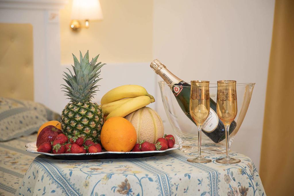 Falli Exclusive Rooms And Breakfast -Con Parcheggio Privato E Gratuito- 포르토 세자레오 객실 사진