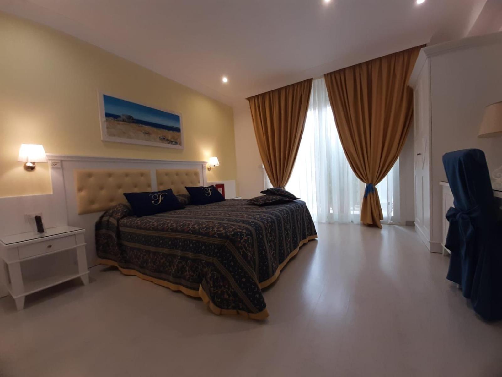 Falli Exclusive Rooms And Breakfast -Con Parcheggio Privato E Gratuito- 포르토 세자레오 외부 사진