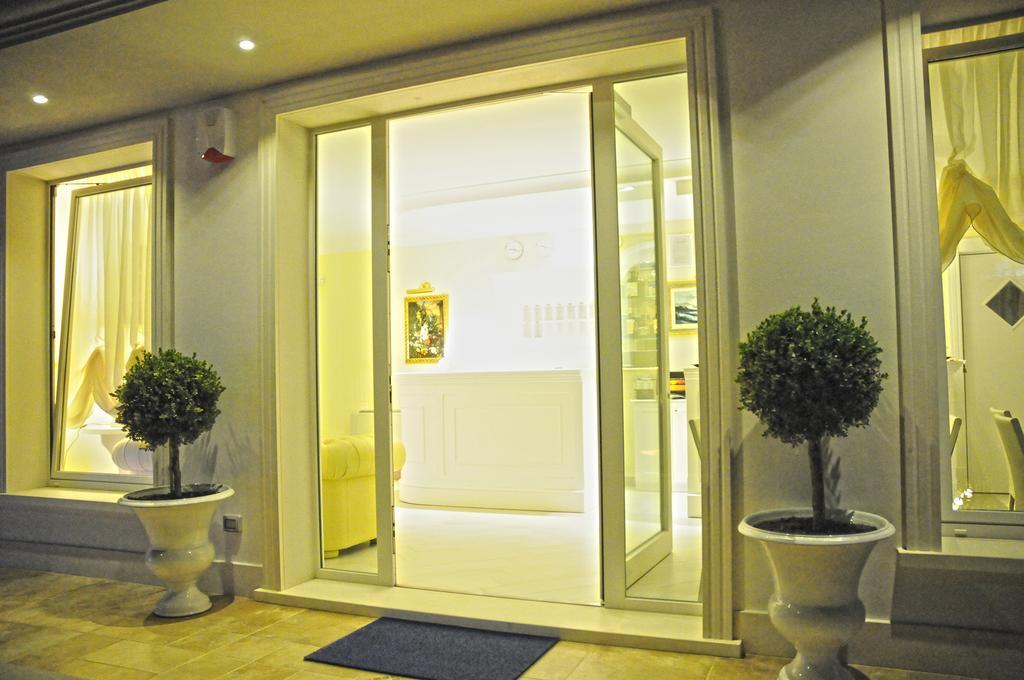 Falli Exclusive Rooms And Breakfast -Con Parcheggio Privato E Gratuito- 포르토 세자레오 외부 사진